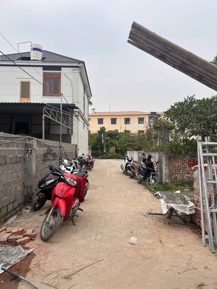 Nhà 2 tầng lô góc Quốc Tuấn, An Dương 60m² giá 1.69 tỷ - Vị trí đẹp, sinh hoạt tiện lợi!