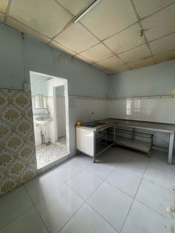 Nhà cho thuê đường Hẻm xe hơi, phường Trung Dũng 50m² - Giá chỉ 3.5 triệu/tháng!