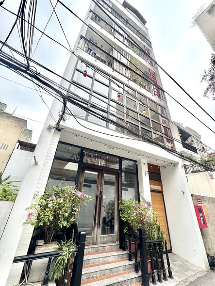 Nhà phố Ngọc Thụy Long Biên 135m² giá 20 tỷ - Thiết kế đẳng cấp, vị trí đắc địa!