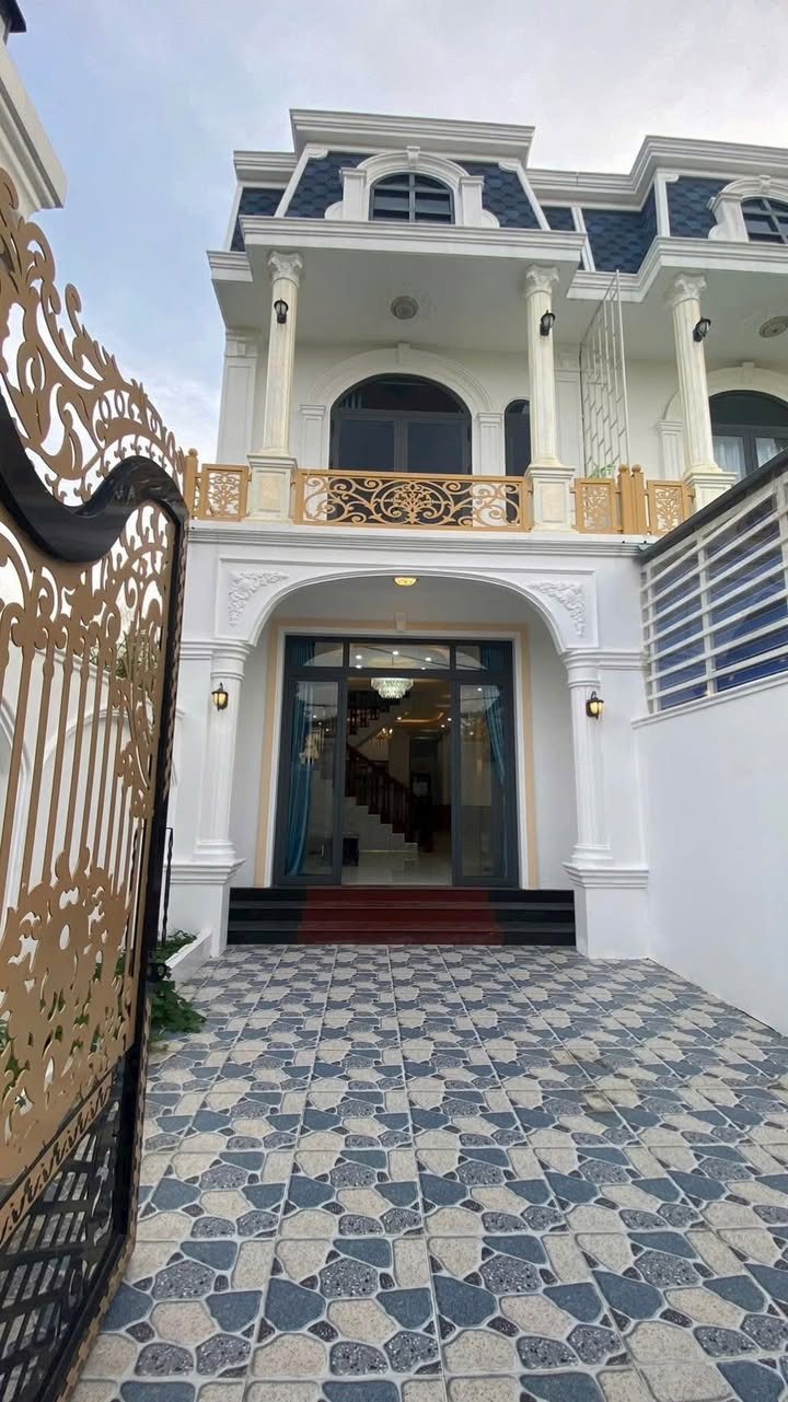 Nhà phố Khu Dân Cư Hoàng Hảo Vĩnh Long 125m² giá 3.2 tỷ - Thiết kế hiện đại, sẵn sàng vào ở!