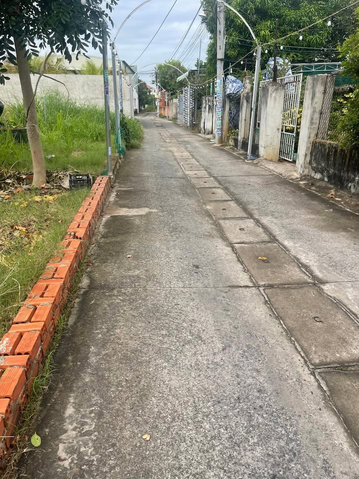 Đất nền Long Hải 216m² giá 4.5 tỷ - Sổ đỏ chính chủ, bớt lộc cho khách thiện chí!