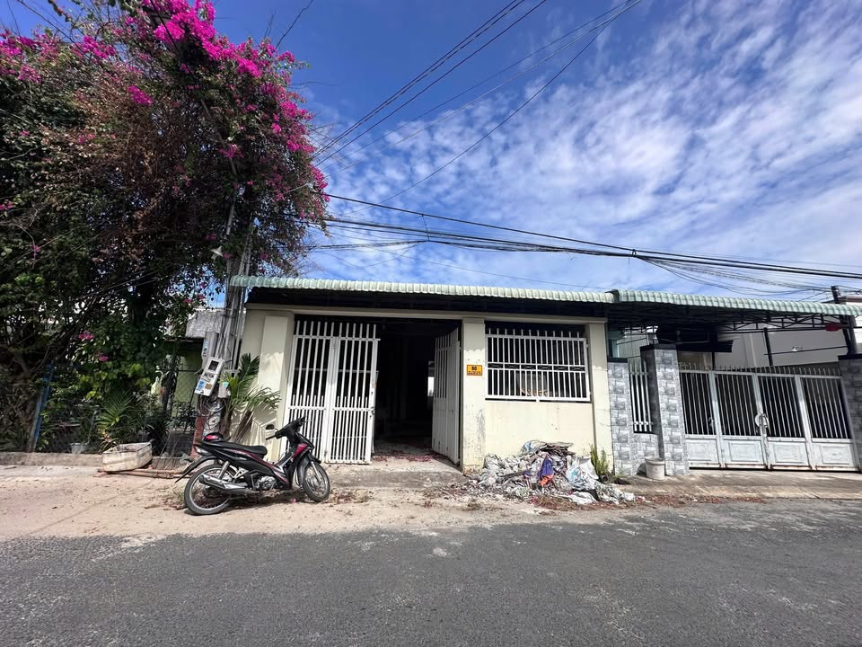 Nhà riêng Tây Ninh 203m² giá 2.03 tỷ - Cần bán gấp trước Tết!