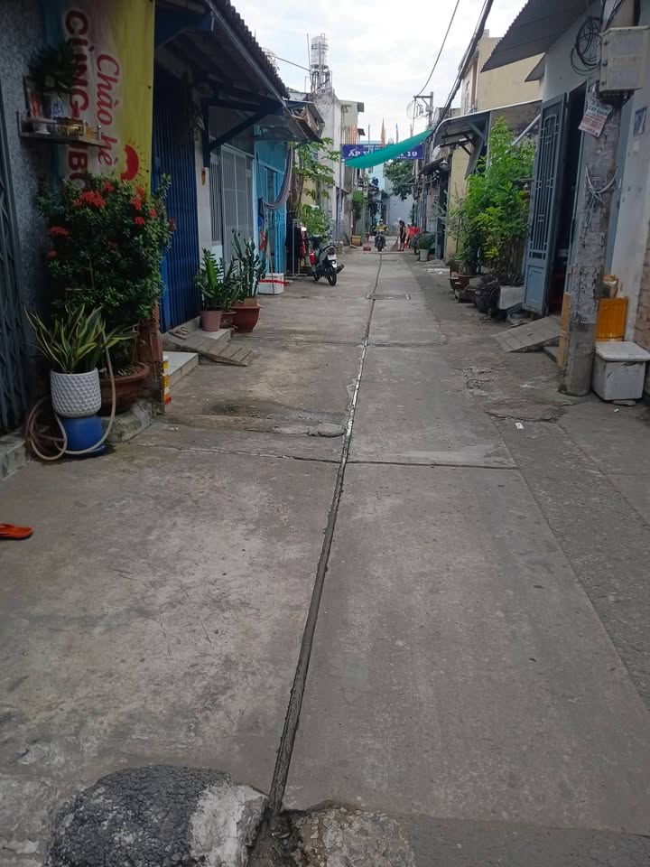 Nhà cấp 4 Liên khu 5-6, Bình Hưng Hòa B, 48m² giá 2.55 tỷ - Sổ hồng đẹp, thương lượng!