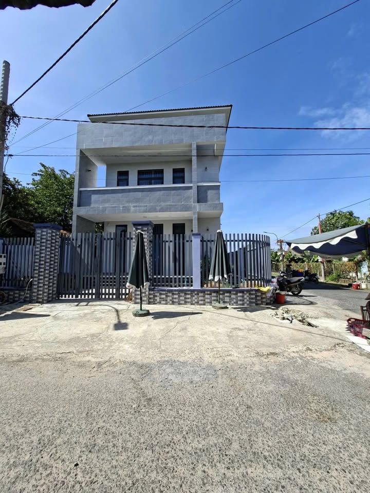 Nhà góc hai mặt tiền Điện Biên Phủ, Tây Ninh 300m² giá 5.5 tỷ - Nhanh tay sở hữu!