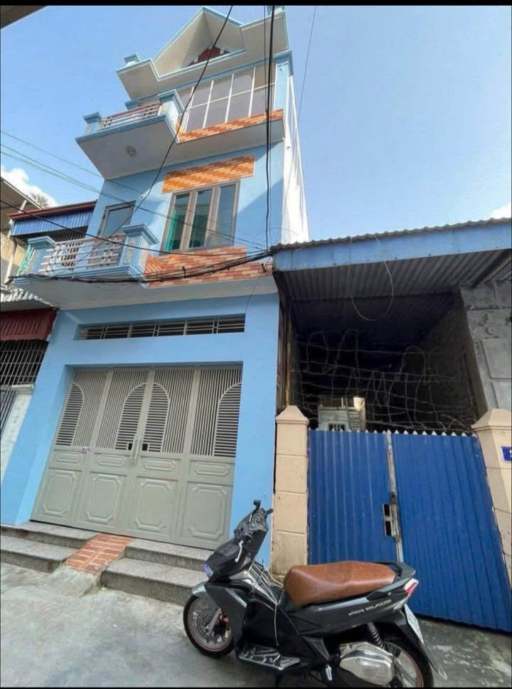 Nhà 3 tầng Trần Thành Ngọ, Kiến An 63m² giá 3.2 tỷ - Dân xây chắc chắn, ô tô đỗ cửa!