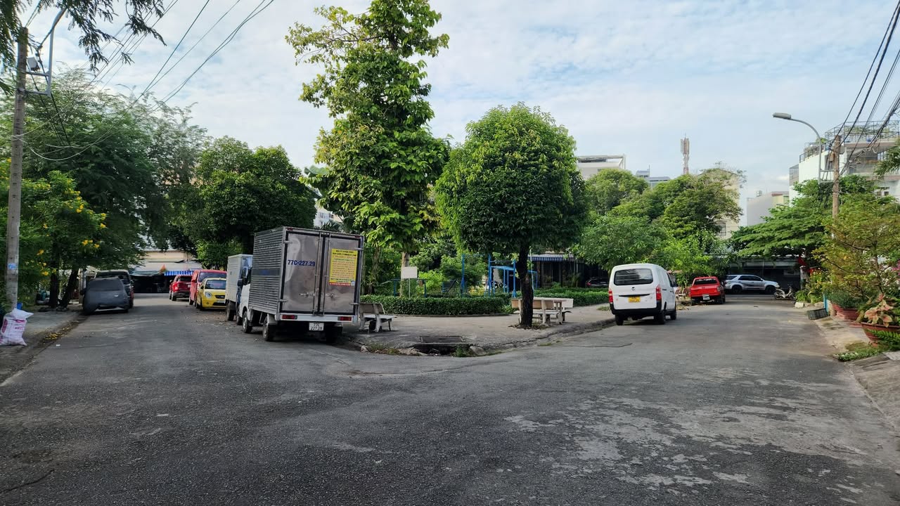 Đất nền biệt thự Linh Trung, Thủ Đức 246m² giá 20 tỷ - Đối diện công viên thoáng mát!