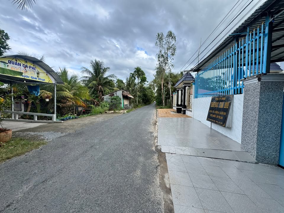 Nhà rộng rãi 667m² tại xã Ngãi Tứ, Vĩnh Long giá 1.6 tỷ - Phù hợp kinh doanh!