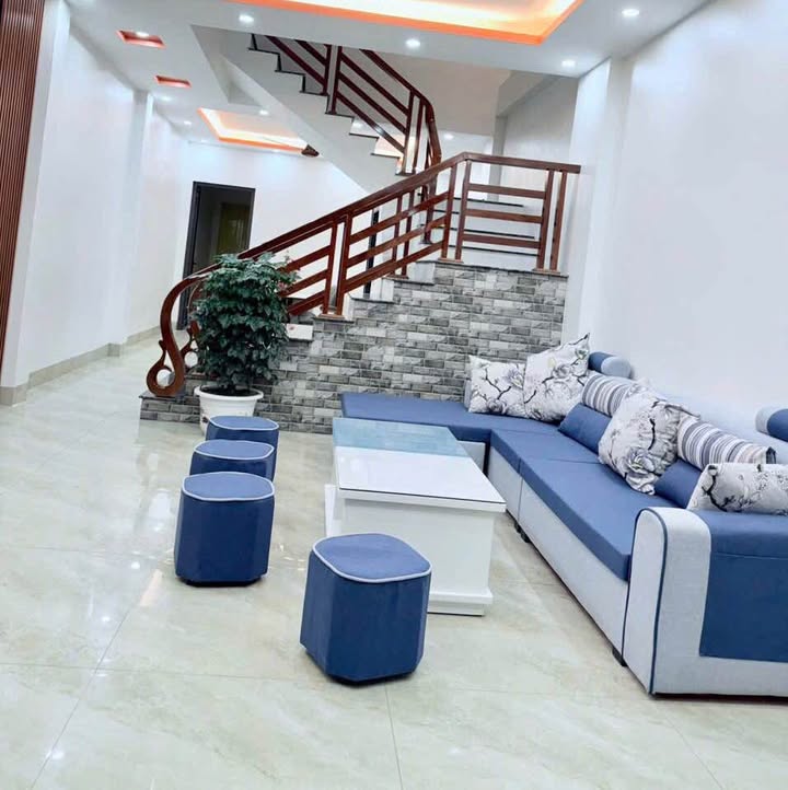 Nhà bán gấp tại Ninh Sơn, Hoa Lư 140m² - Đường 7m ô tô tránh, thuận tiện kinh doanh!