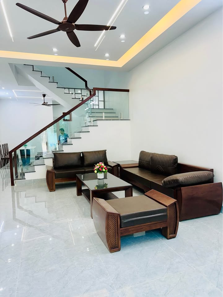 Nhà 3 Tầng Mặt Ngõ Triệu Việt Vương, Bích Đào 80m² giá 4 tỷ - Vị trí đắc địa, tiện ích đầy đủ!