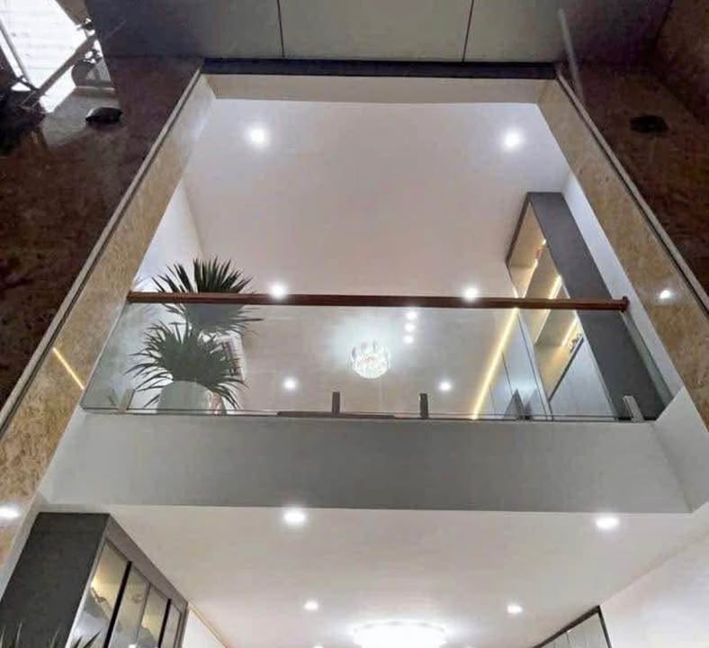 Nhà phân lô Nguyễn Chí Thanh 45m² giá thỏa thuận - Ô tô đỗ cửa, sổ đỏ chính chủ!