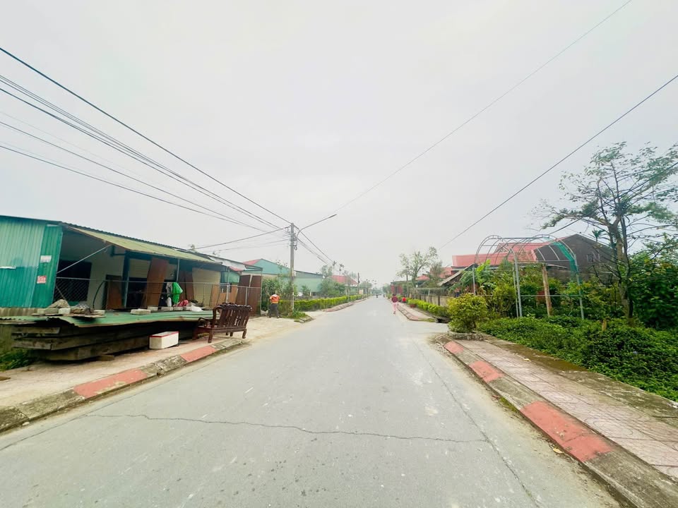 Đất nền Thôn Trung Phú, Thạch Lạc 194,8m² giá 1.8 tỷ - Nở hậu, mặt tiền rộng rãi!