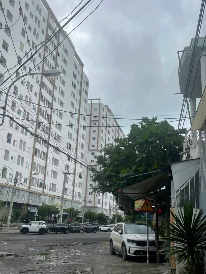 Nhà mặt đường Nguyễn Chích Nha Trang 2PN giá 10 triệu - Kinh doanh sầm uất!