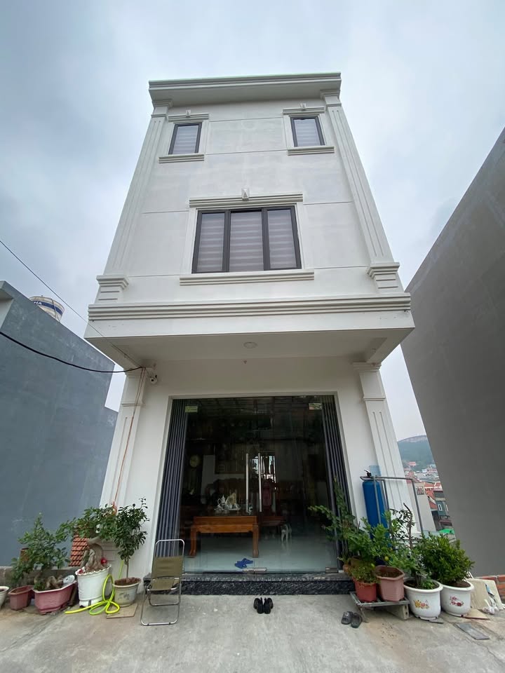 Bán nhà 4 tầng tại Bãi Cháy, Hạ Long 45m² giá 3 tỷ - Full nội thất cao cấp!