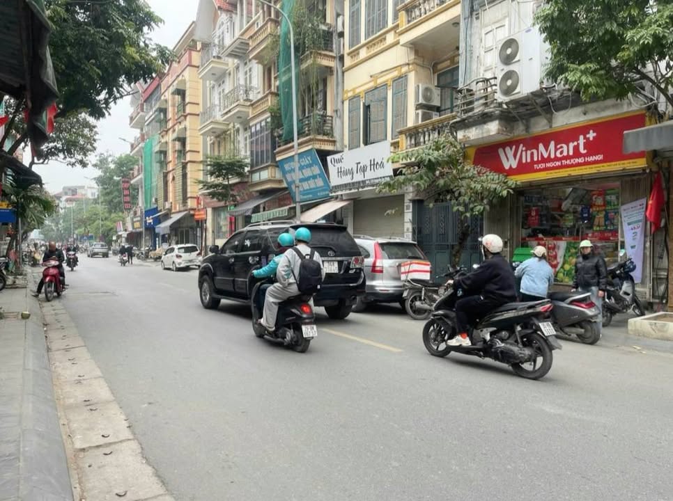 Nhà mặt phố Lạc Trung, quận Hai Bà Trưng, 60m² - Vị trí đắc địa, kinh doanh sầm uất!