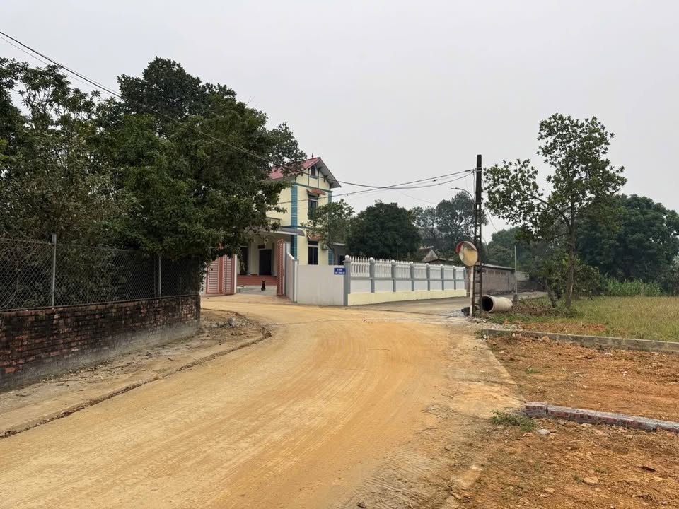 Đất nền Phú Cát 100m² giá chỉ 3 tỷ - View hồ đẹp mê ly!