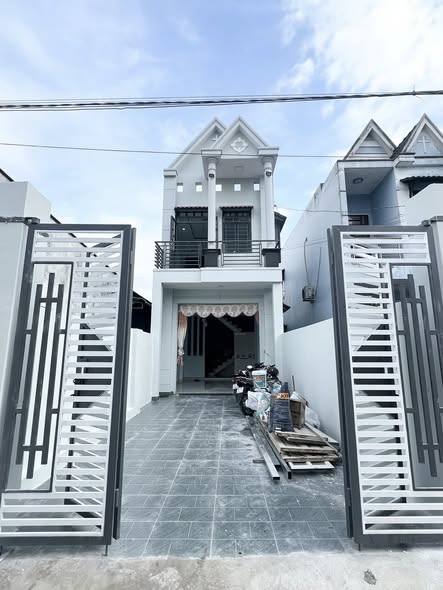 Nhà trệt lầu + 3 phòng trọ tại Tân Phước Khánh 166m² giá 2.9 tỷ - Đầu tư sinh lời ngay!