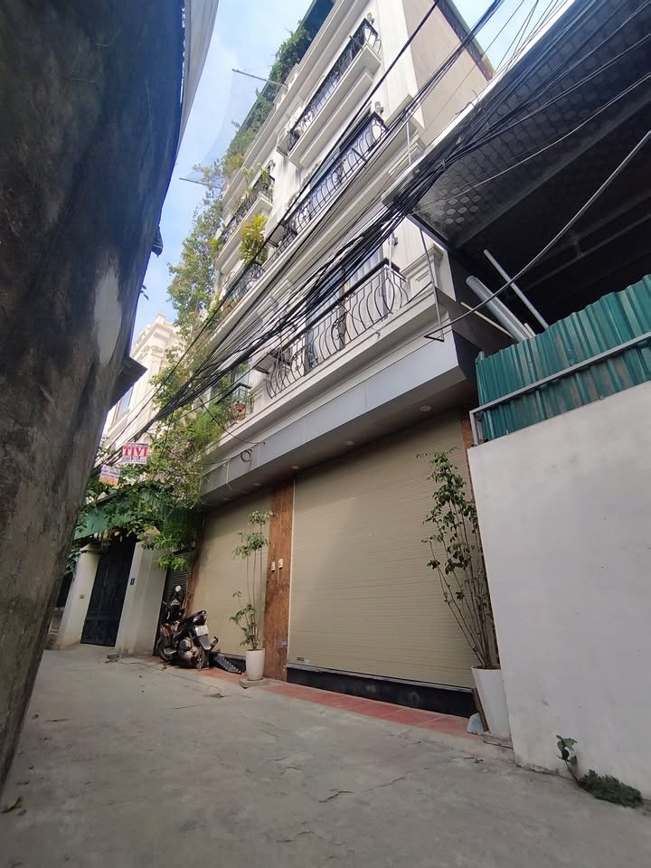 Nhà phố Thạch Bàn 30m² giá 6 tỷ - 5 tầng đầy đủ nội thất, gần AEON Mall!