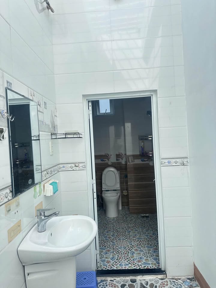 Nhà phố 1 trệt 1 lầu tại Đường số 8, Bình Khánh, Long Xuyên - Giá 3 tỷ, sẵn sàng ở ngay!