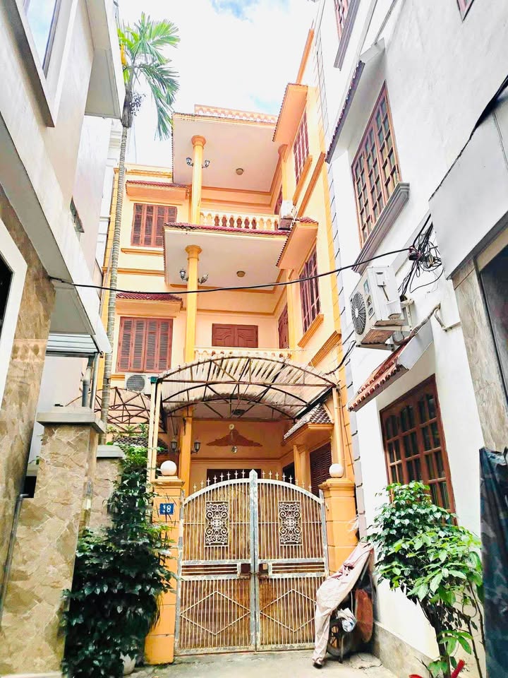 Nhà nguyên căn 3 tầng phố Vũ Xuân Thiều 10 triệu - Khu dân cư yên tĩnh