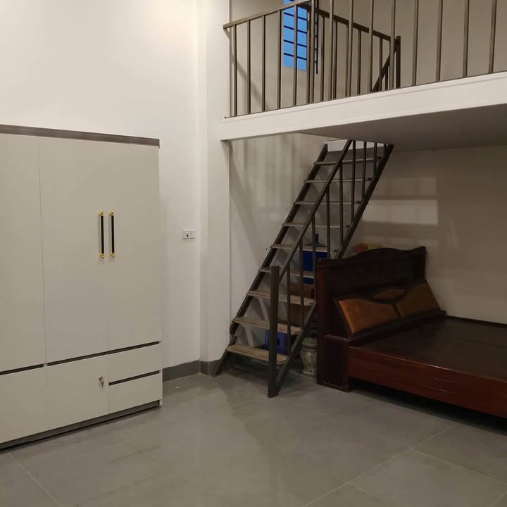 Nhà riêng cho thuê Thạch Bàn Long Biên 32m² giá 4 triệu - Nhà đẹp, gần đủ đồ