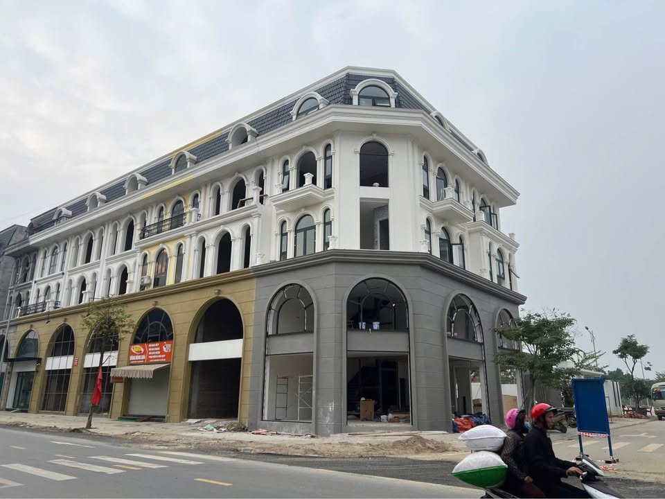 Shophouse cho thuê tại Âu Cơ Park City 5 tầng chỉ 5 triệu - Khởi động kinh doanh ngay!