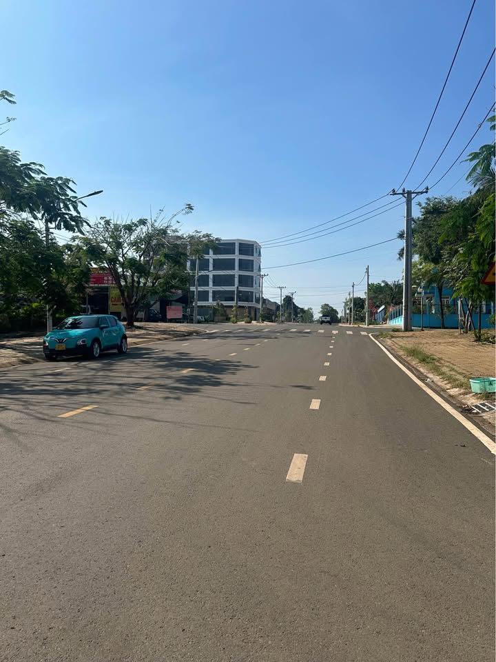 Đất nền lô góc 2 mặt tiền đường Võ Văn Tần, Tân Bình 300m² giá chỉ 7.2 tỷ - Đầu tư sinh lời ngay!