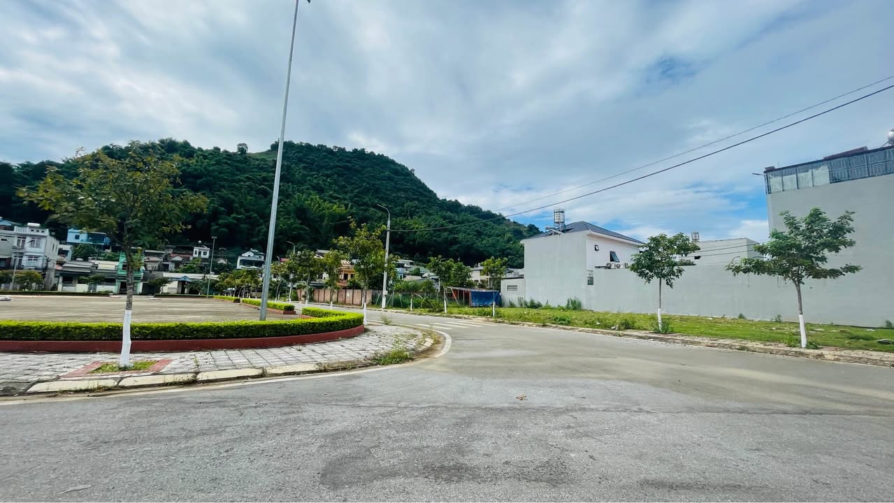 Đất nền Chiềng An Sơn La 150m² giá 2 tỷ - Sổ đỏ chính chủ, đường rộng 10,5m