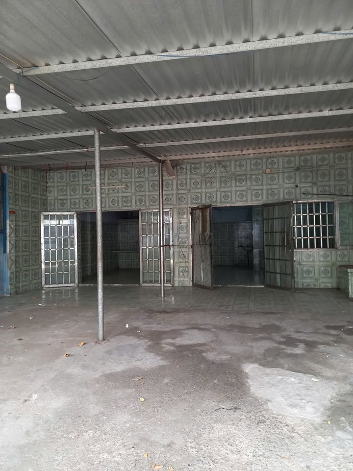 Nhà mặt tiền đường Tân Xuân 5, Hóc Môn 200m² giá 3.6 tỷ - Cơ hội đầu tư tuyệt vời!