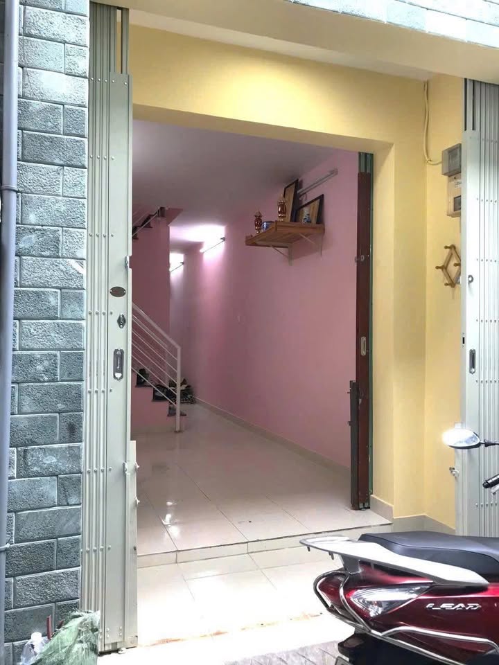 Nhà phố Quận 4 27.5m² giá 4.15 tỷ - Hẻm thông, gần mặt tiền Bến Vân Đồn!