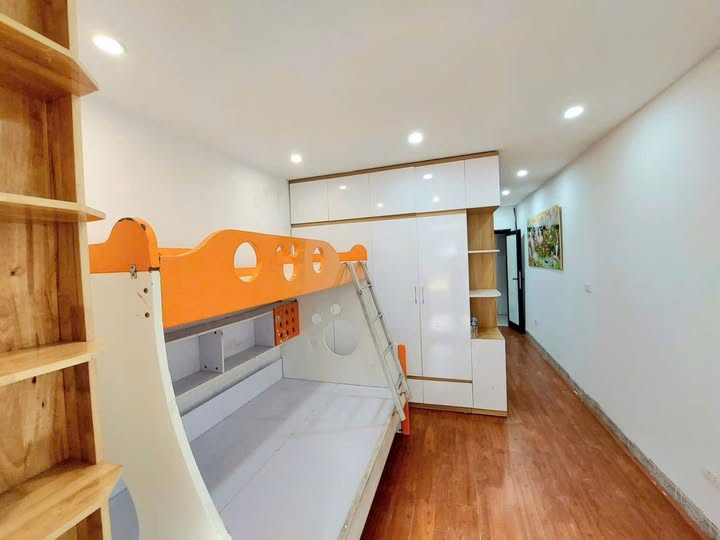 Căn hộ Tòa nhà C5 - Quỳnh Lôi, 70m² giá 3.68 tỷ - Nhà mới, vào ở ngay!