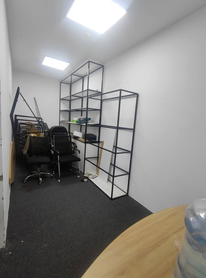 Văn phòng cho thuê 170m² tại CT3 Vimeco, Trung Hòa - Full nội thất, chỉ việc vào làm ngay!