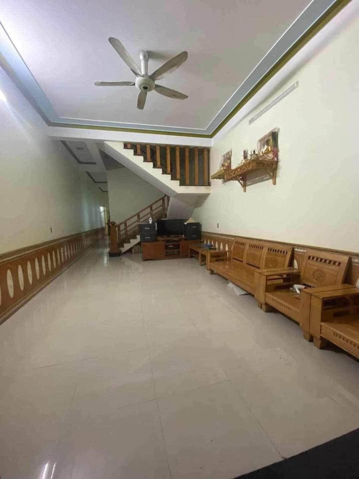 Nhà 1.5 tầng phường Quảng Thắng - 138m² chỉ 1 tỷ - Giá tốt cho gia đình!