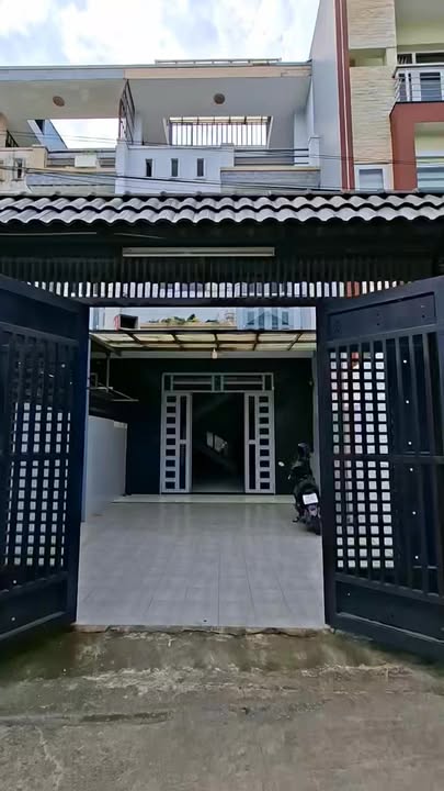 Bán gấp nhà 3 tầng 122m² tại Phường Đông Hòa, Dĩ An - Giá 5.5 tỷ thương lượng!