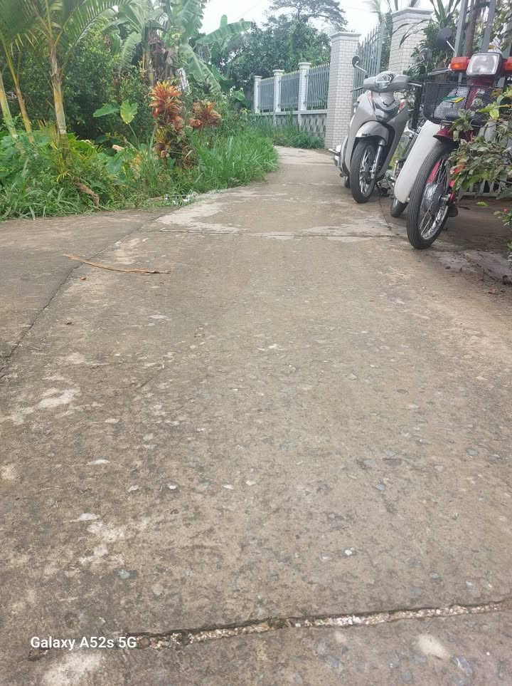 Nhà và đất tại xã Bình Phước, Mang Thít - Diện tích 153m², giá chỉ 420 triệu