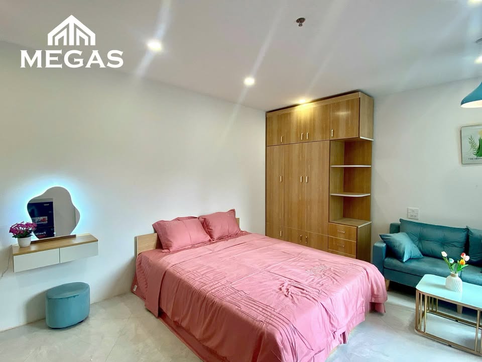 Cho thuê phòng studio tại Cầu Giấy 30m² giá 7.5 triệu - Full đồ nội thất, ban công thoáng mát!