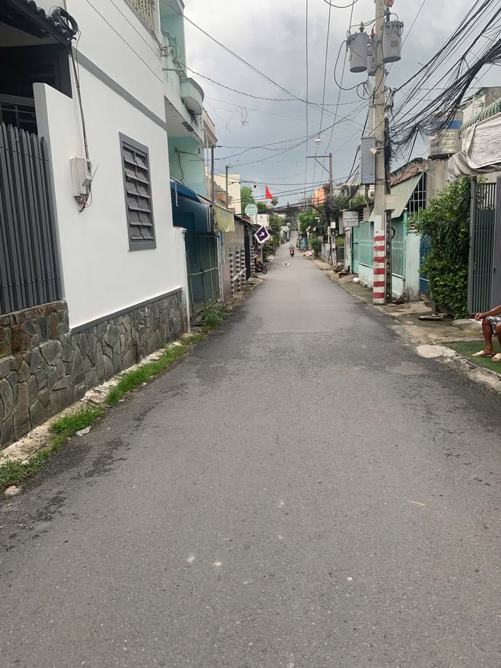 Nhà bán quận Biên Hòa 144m² giá 8 tỷ - Tọa lạc ngay cổng trường Lê Hồng Phong