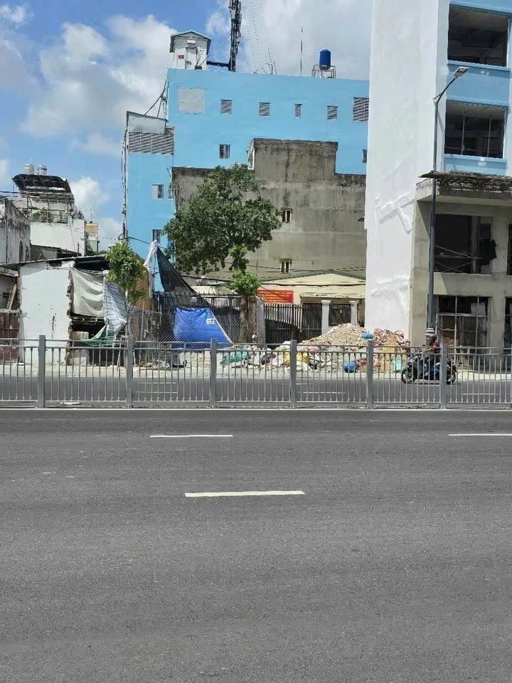 Đất mặt tiền đường 30m ngay sân bay Tân Sơn Nhất 57.75m² giá 14.5 tỷ - Đầu tư lý tưởng!