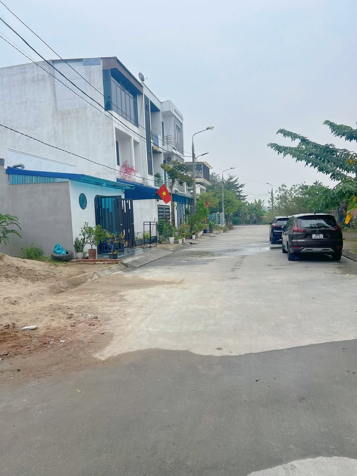 Bán đất Vân Phú Việt Trì 90m² giá 2.99 tỷ - Vị trí đẹp, giao thông thuận lợi!