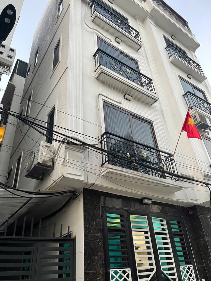 Nhà 5 tầng Xóm Hoa Thám - La Phù 35m² giá 6.25 tỷ - Ô tô vào tận nơi!