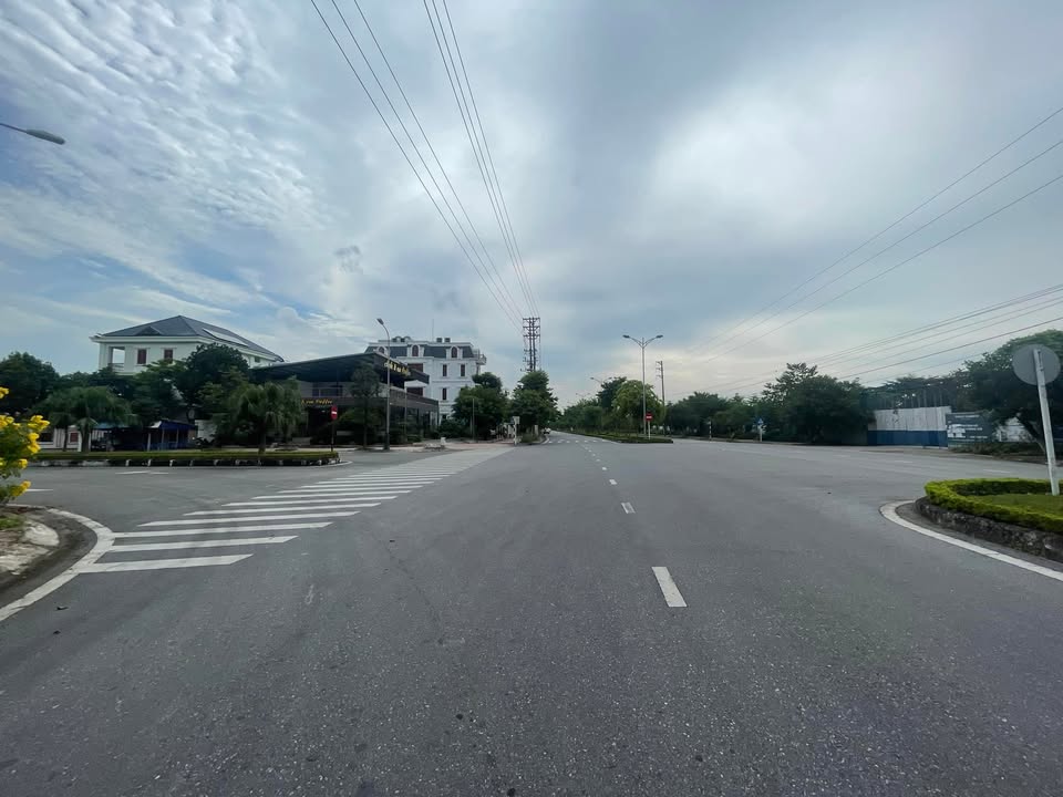 Đất nền góc 3 mặt tiền Đinh Tiên Hoàng Vĩnh Yên 280m² giá 10 tỷ - Cơ hội đầu tư lý tưởng!