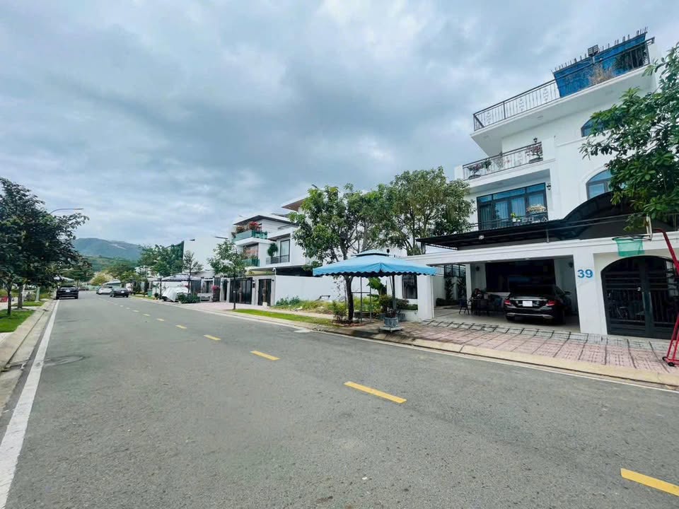 Biệt thự Mỹ Gia Vĩnh Thái 200m² giá 6 tỷ - Kề góc, MT đường 16m