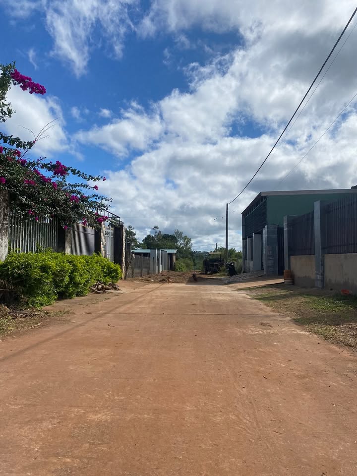 Đất Biển Hồ Pleiku 155m² giá 300 triệu - Sổ đỏ chính chủ, giao ngay!