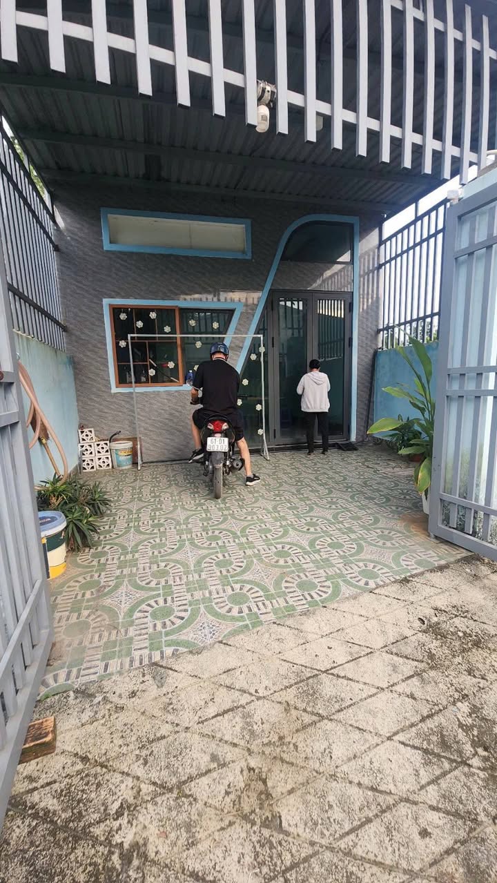 Cho thuê nhà phố Thái Hòa, Tân Uyên 100m² giá 4 triệu - Sân rộng, tiện lợi!