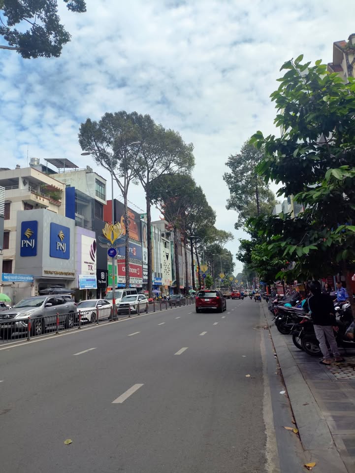 Nhà mặt tiền đường Ba Tháng Hai, Quận 11, 50m² giá 16.7 tỷ - Kinh doanh sầm uất!