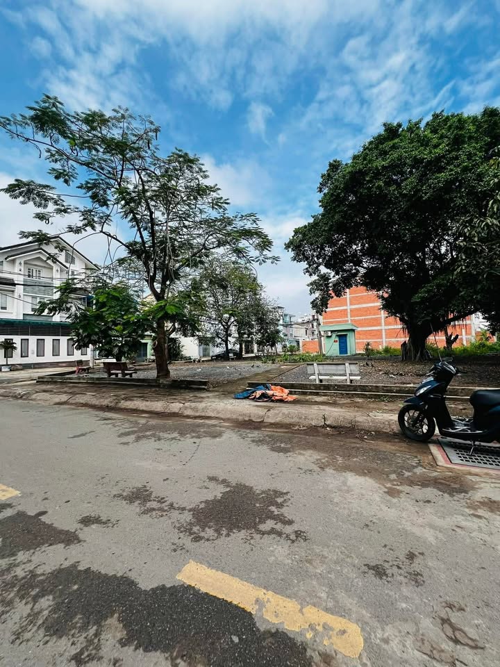 Nhà phố Thủ Đức 105m² giá 7 tỷ - Chính chủ bán gấp do ngộp bank!