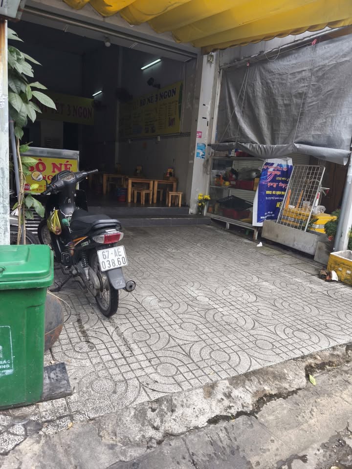 Cho thuê nhà mặt tiền Đường Hoàng Bật Đạt, Tân Bình 64m² giá 15 triệu - Ngay trung tâm!