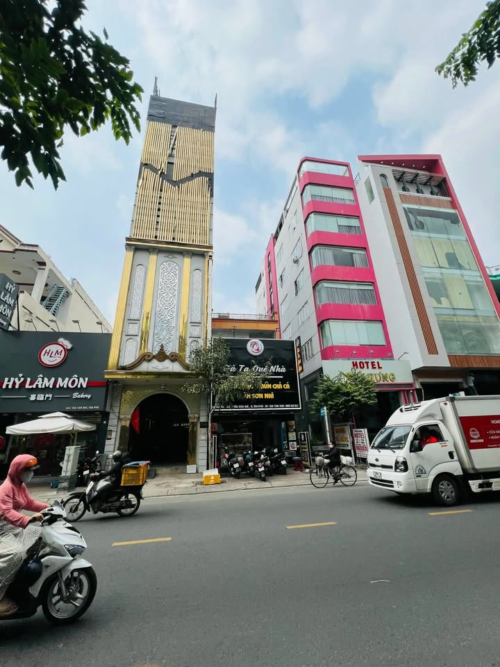 Bán nhà mặt tiền đường Tân Sơn Nhì, quận Tân Phú, 140m² giá 36.5 tỷ - Đầu tư sinh lời ngay!