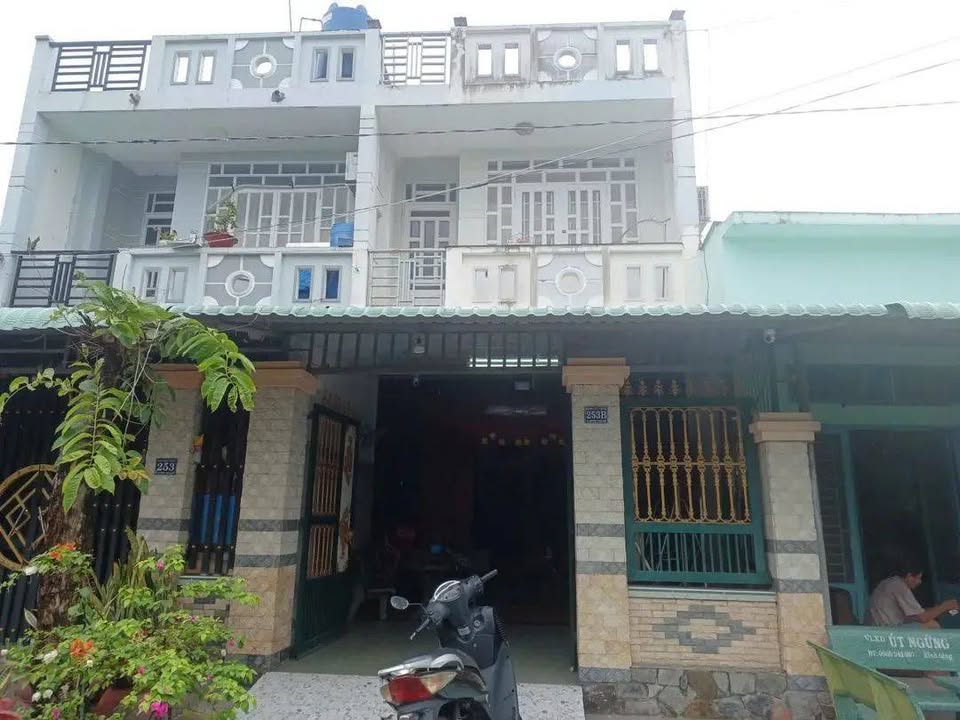 Nhà cho thuê 1 lầu tại Bến Lức, 85m² chỉ 10 triệu - Tiện nghi đầy đủ!