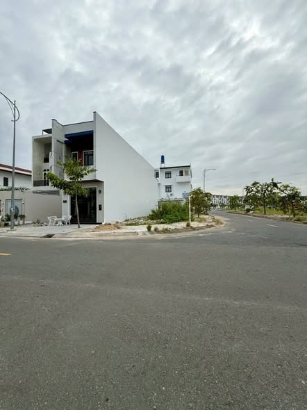 Đất nền góc 2 mặt tiền KDT Tây Bắc Rạch Giá 121m² giá 3.1 tỷ - Vị trí đẹp đối diện công viên!