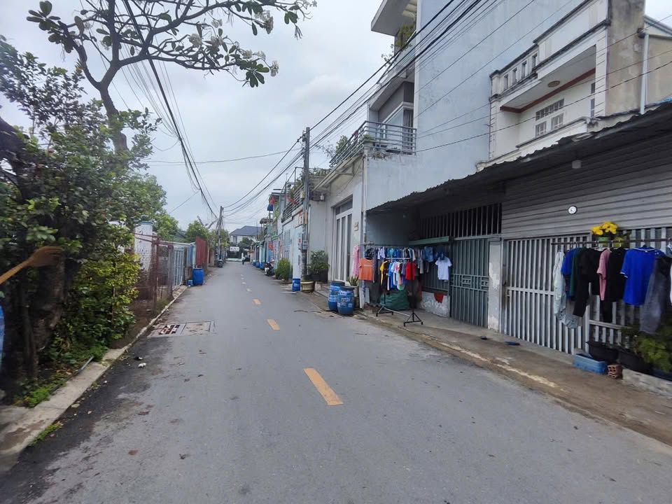 Nhà phố Tân Đông Hiệp Dĩ An 100.7m² giá 4.05 tỷ - Sổ hồng riêng, gần đường Chiêu Liêu!